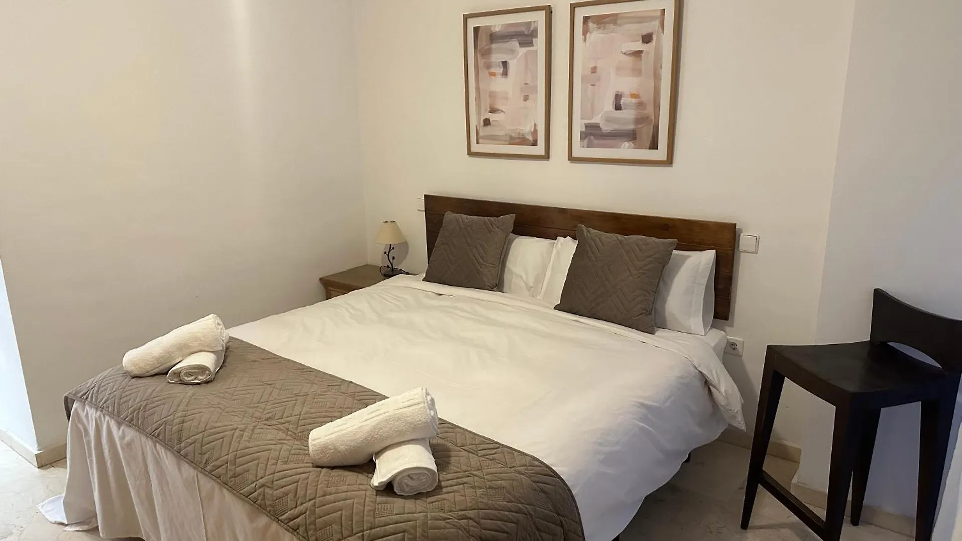 Apartamento En Marbella Guadalmina Primera Linea De Campo De Golf Los Cartujanos contacts